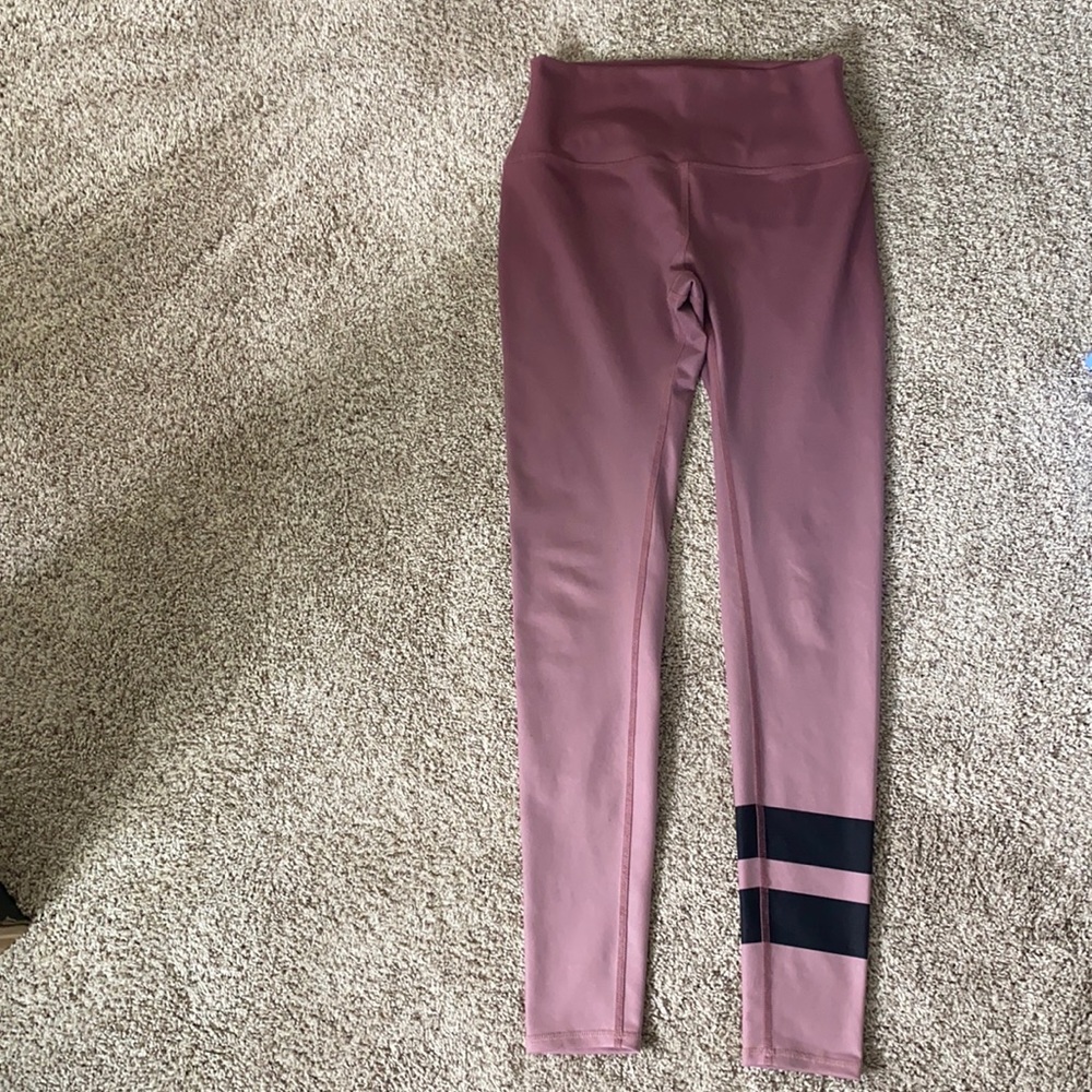 Alo Yoga High-Waisted Airbrush leggings.
